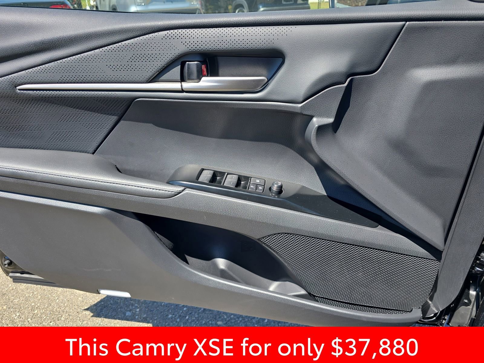 Used 2025 Toyota Camry XSE FWD image 32