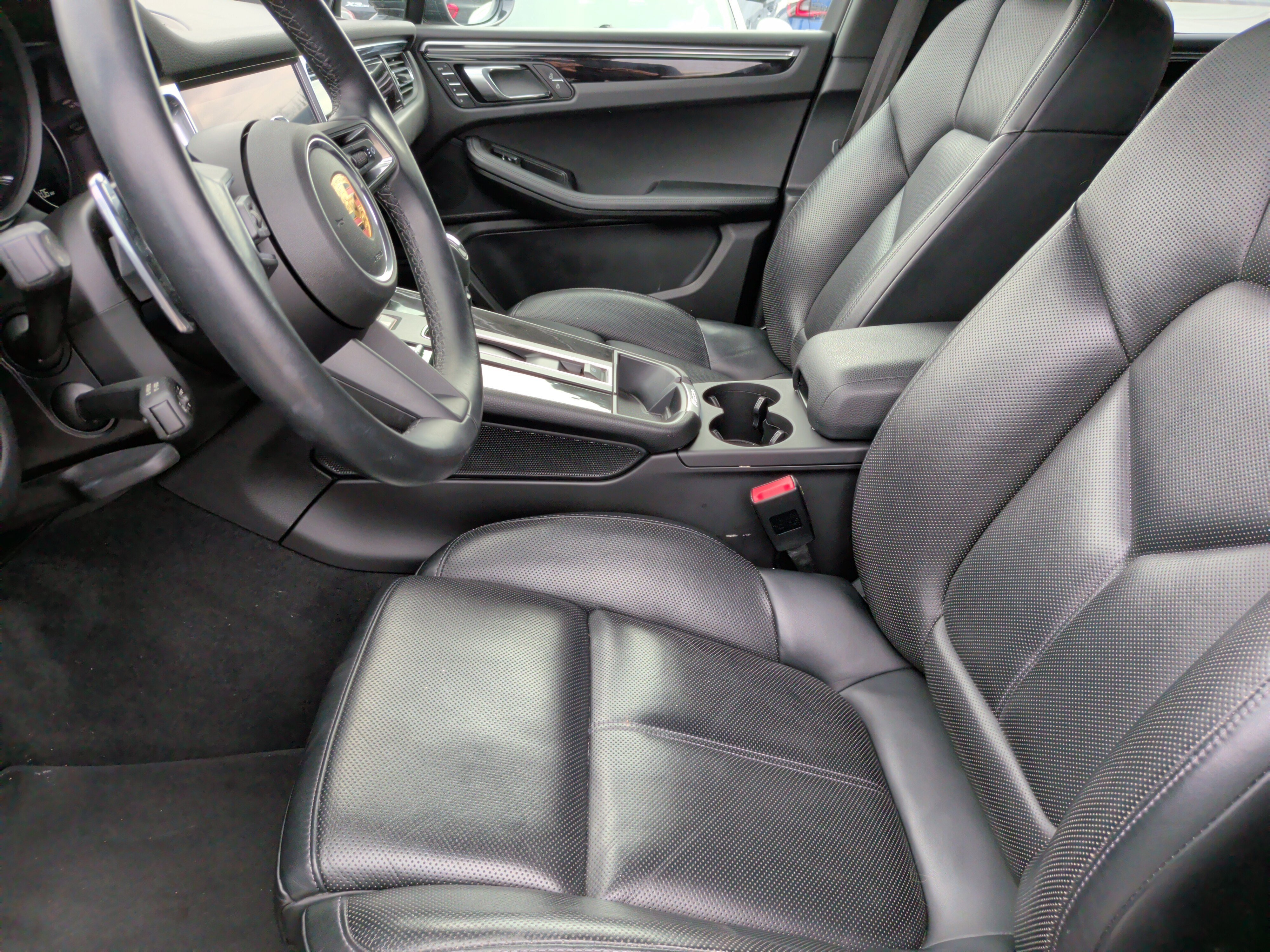 Used 2024 Porsche Macan image 25