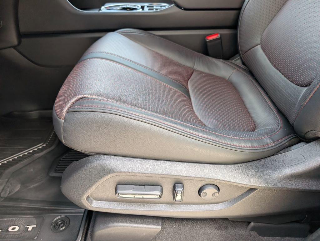 Used 2025 Honda Pilot Black Edition image 22