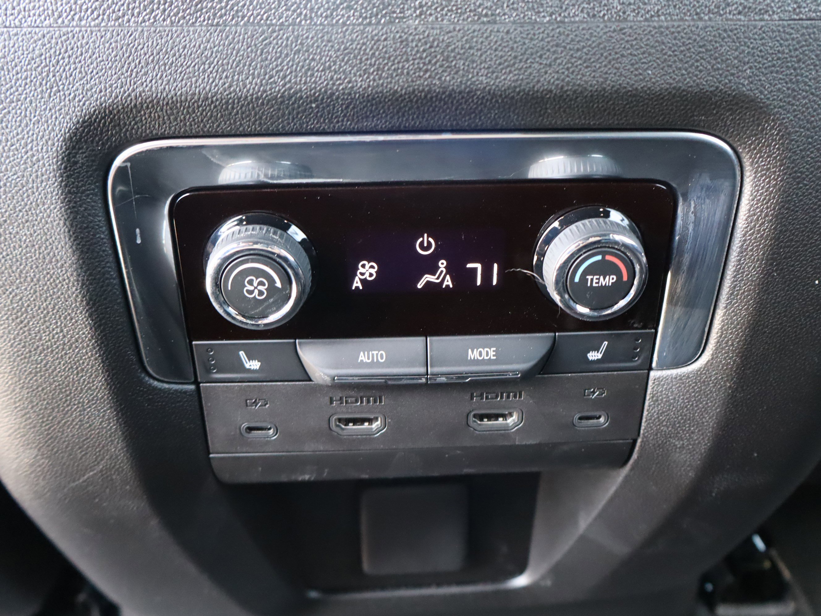 Used 2026 Chevrolet Suburban High Country AWD/4WD image 36