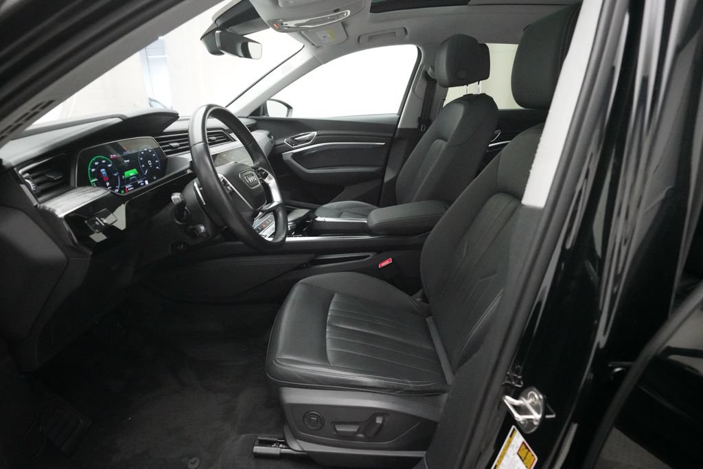 Used 2022 Audi e-tron Premium Plus w/ Premium Plus Package AWD/4WD image 6