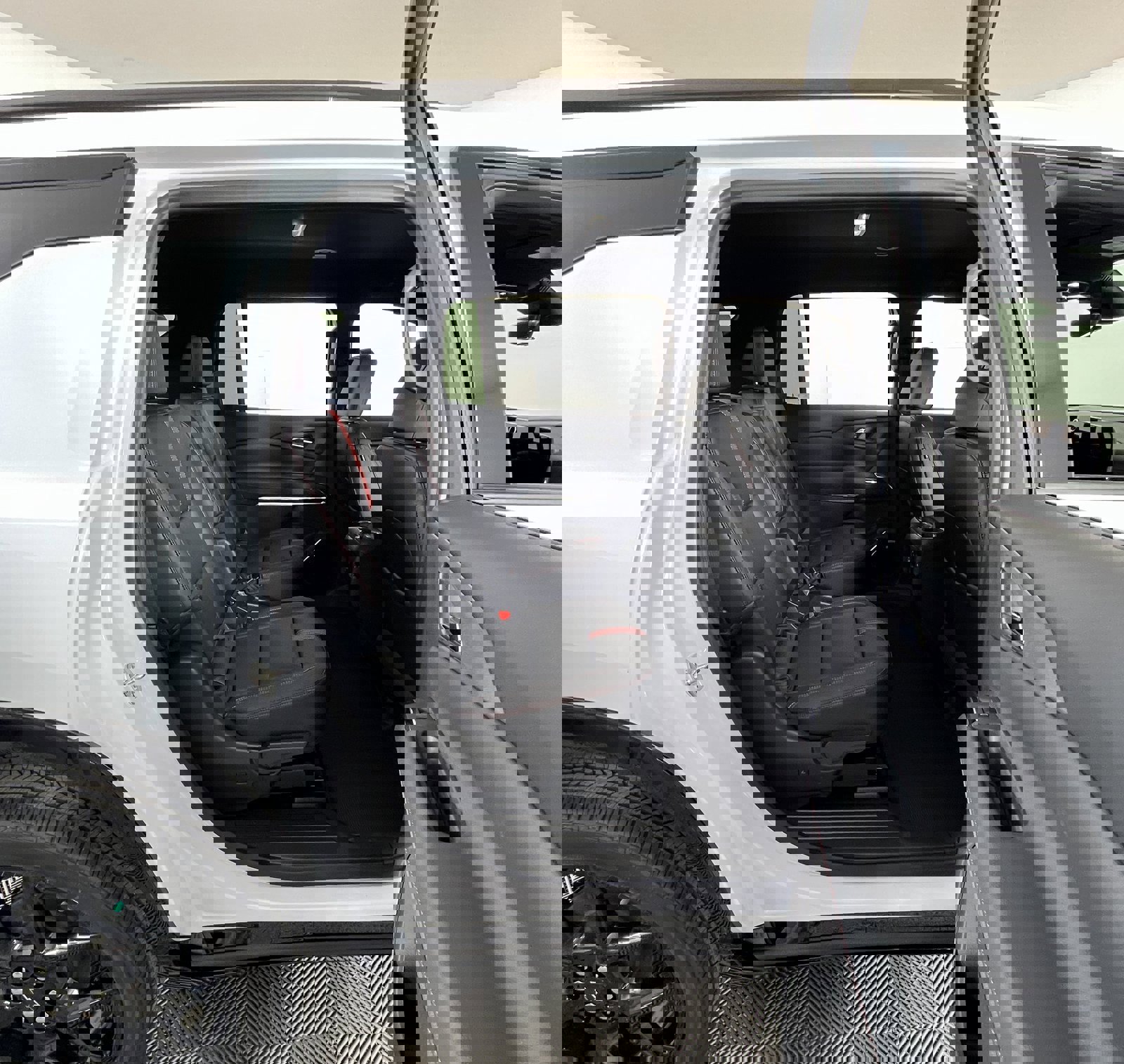 New 2026 Chevrolet Traverse RS w/ LPO, Floor Liner Package image 6