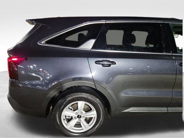 Used 2025 Kia Sorento LX image 19