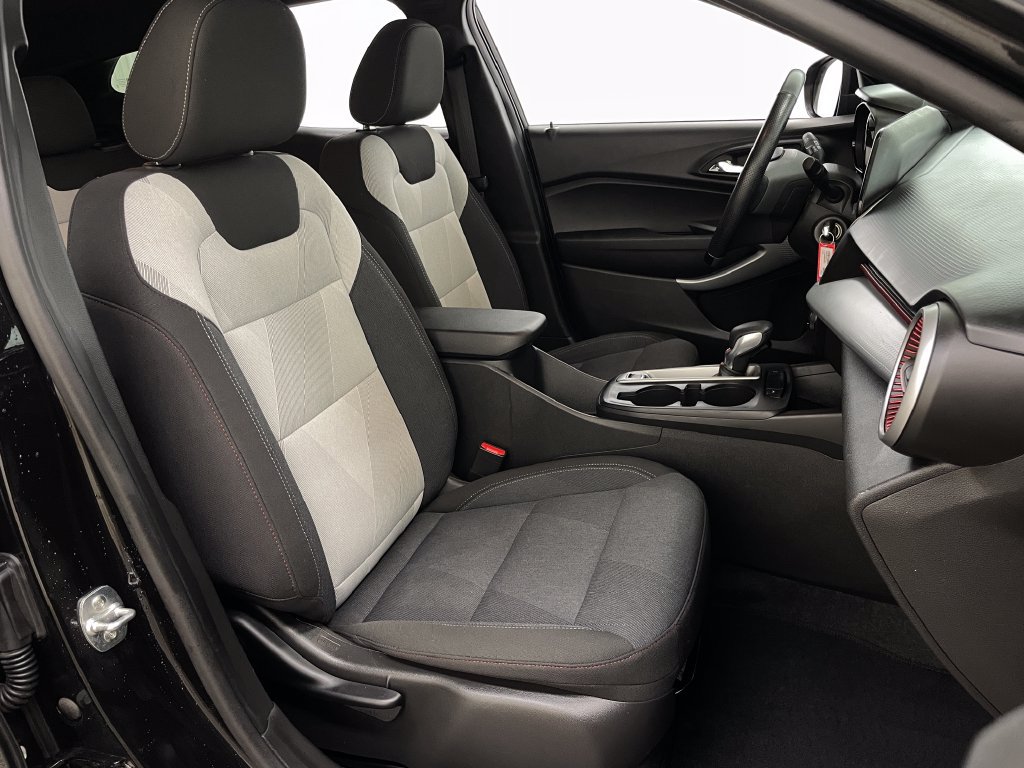 Used 2025 Chevrolet Trax RS w/ Driver Confidence Package FWD image 37