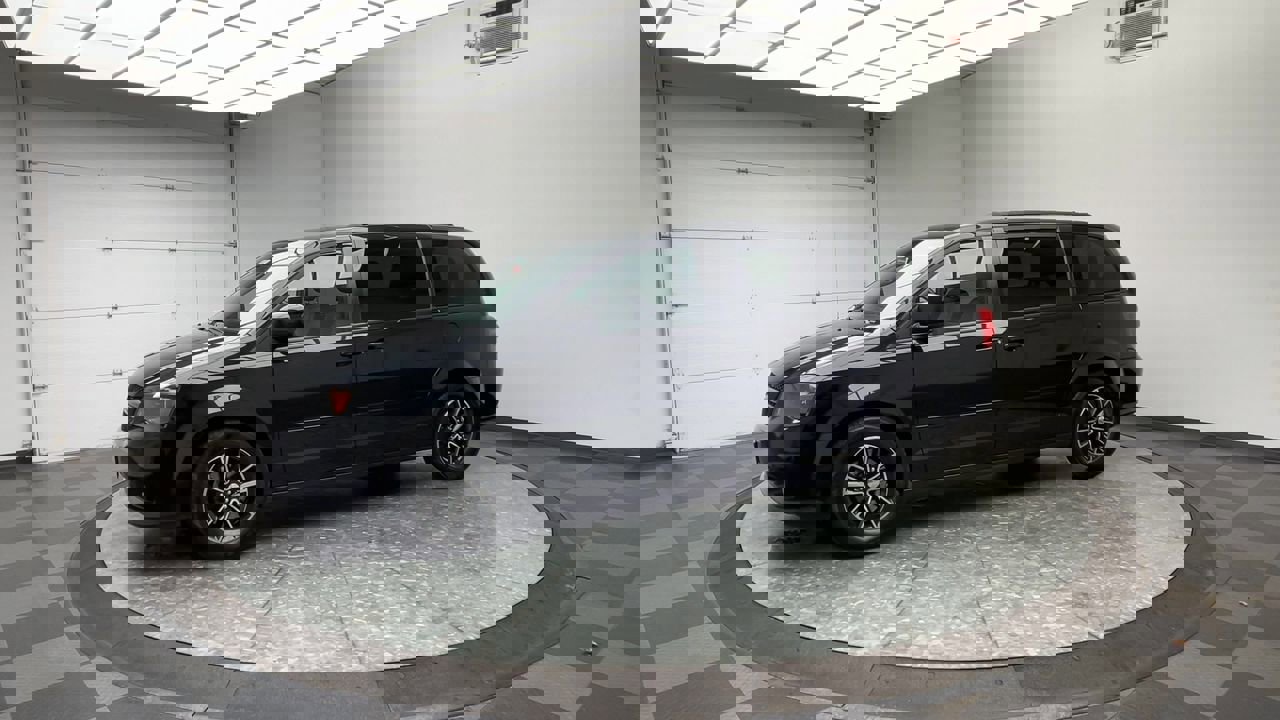 Used 2016 Dodge Grand Caravan R/T image 29