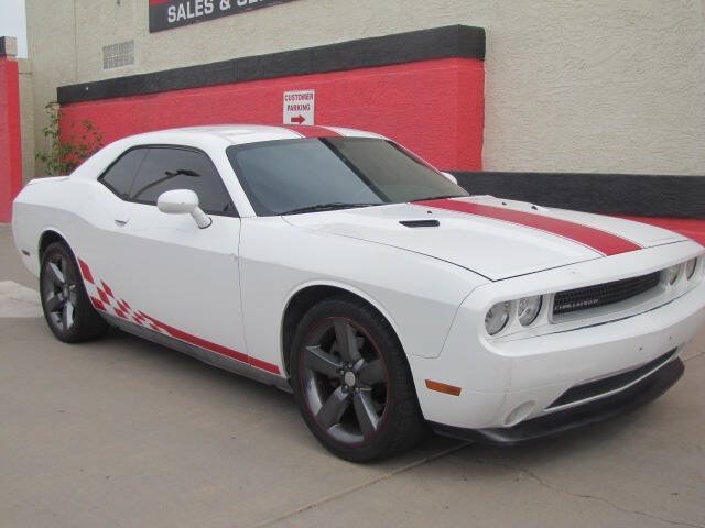 Used 2013 Dodge Challenger SXT RWD image 4