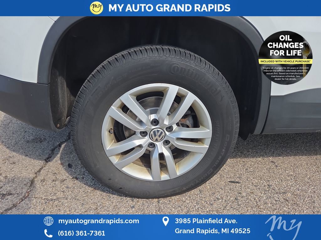 Used 2017 Volkswagen Tiguan S image 32