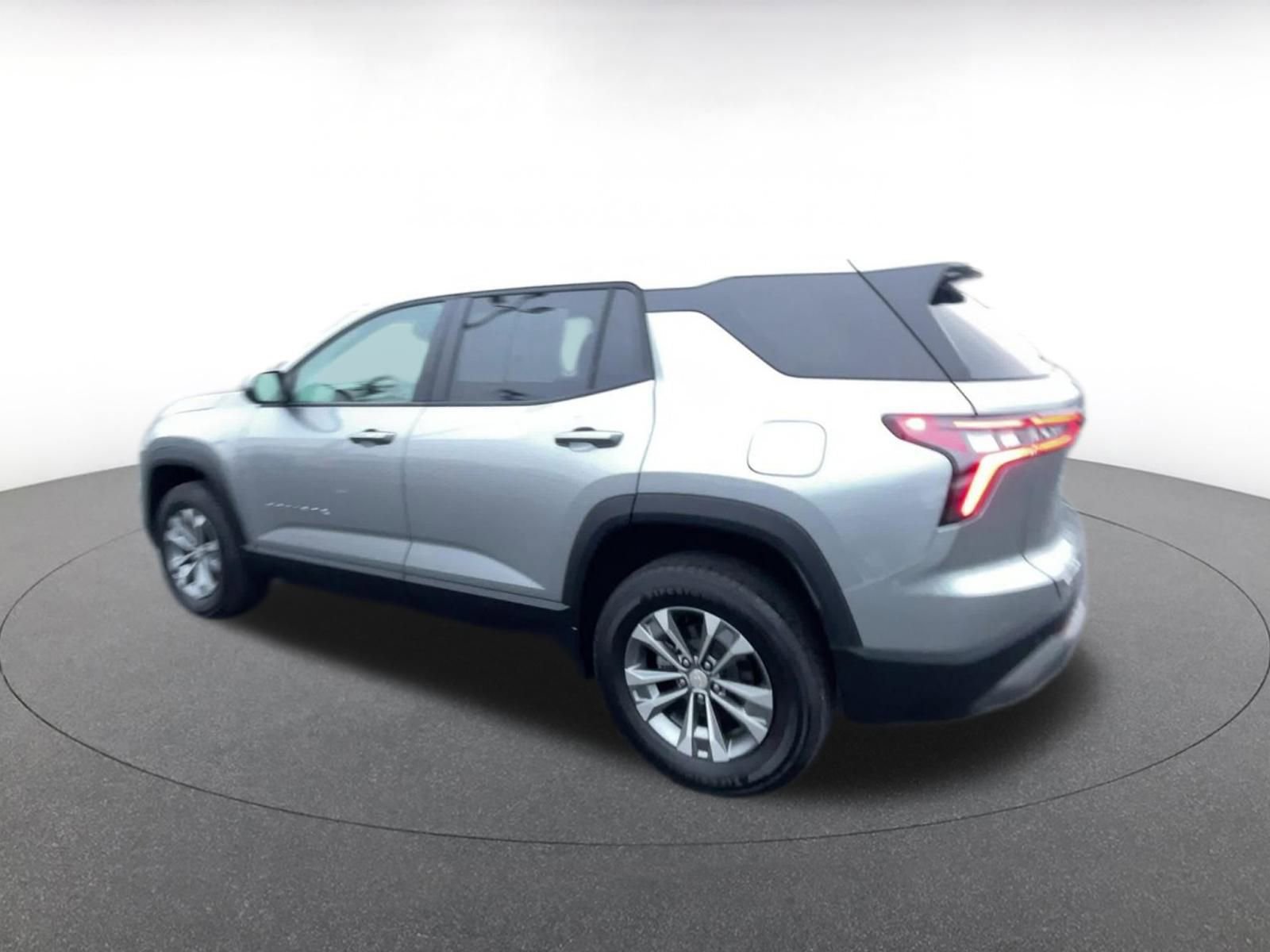 Used 2025 Chevrolet Equinox LT image 10