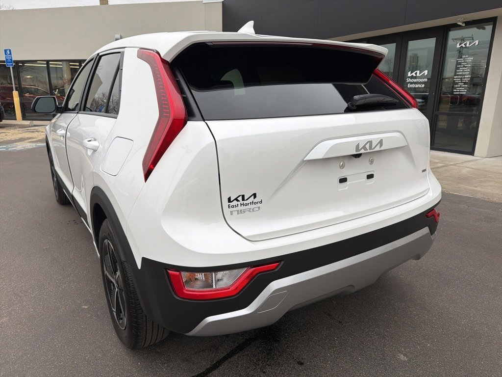 Certified 2025 Kia Niro LX image 9