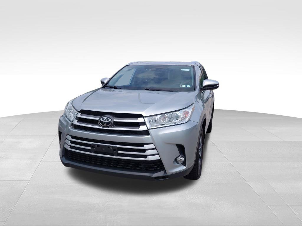 Used 2019 Toyota Highlander XLE AWD/4WD image 2