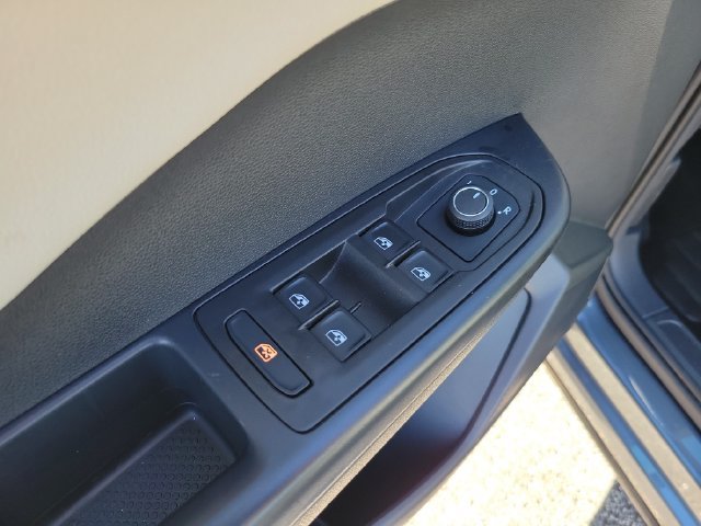 Used 2025 Volkswagen Taos S FWD image 9