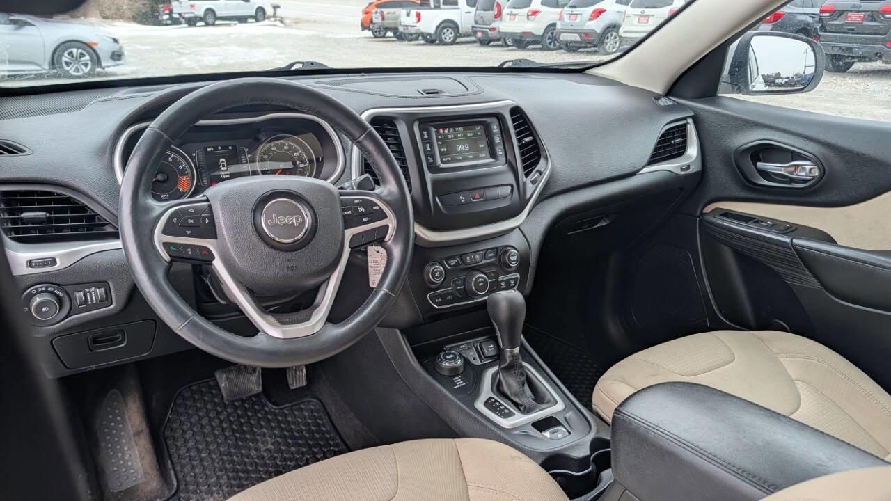 Used 2015 Jeep Cherokee Latitude w/ Cold Weather Group image 18