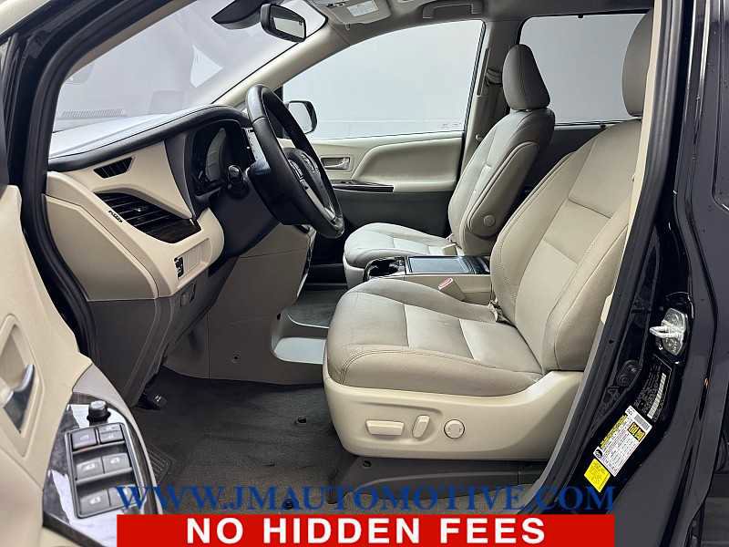 Used 2020 Toyota Sienna XLE FWD image 13
