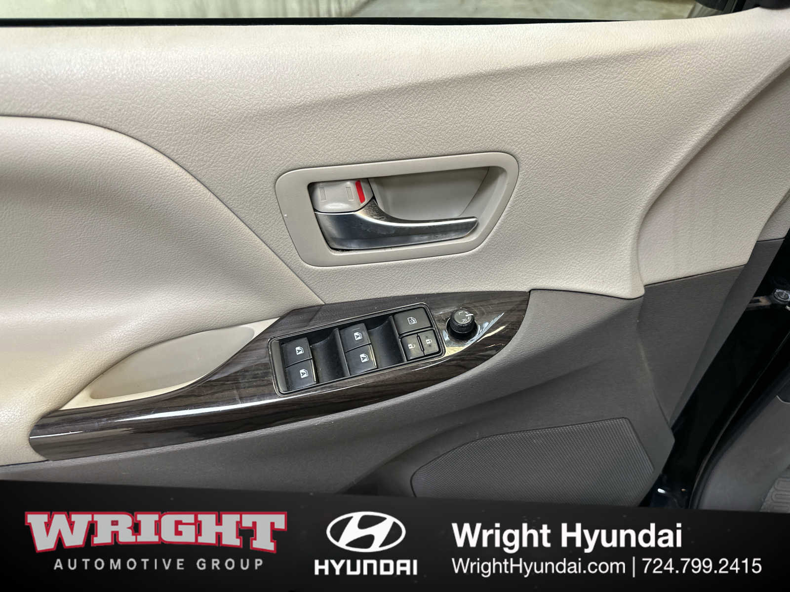 Used 2020 Toyota Sienna XLE image 10