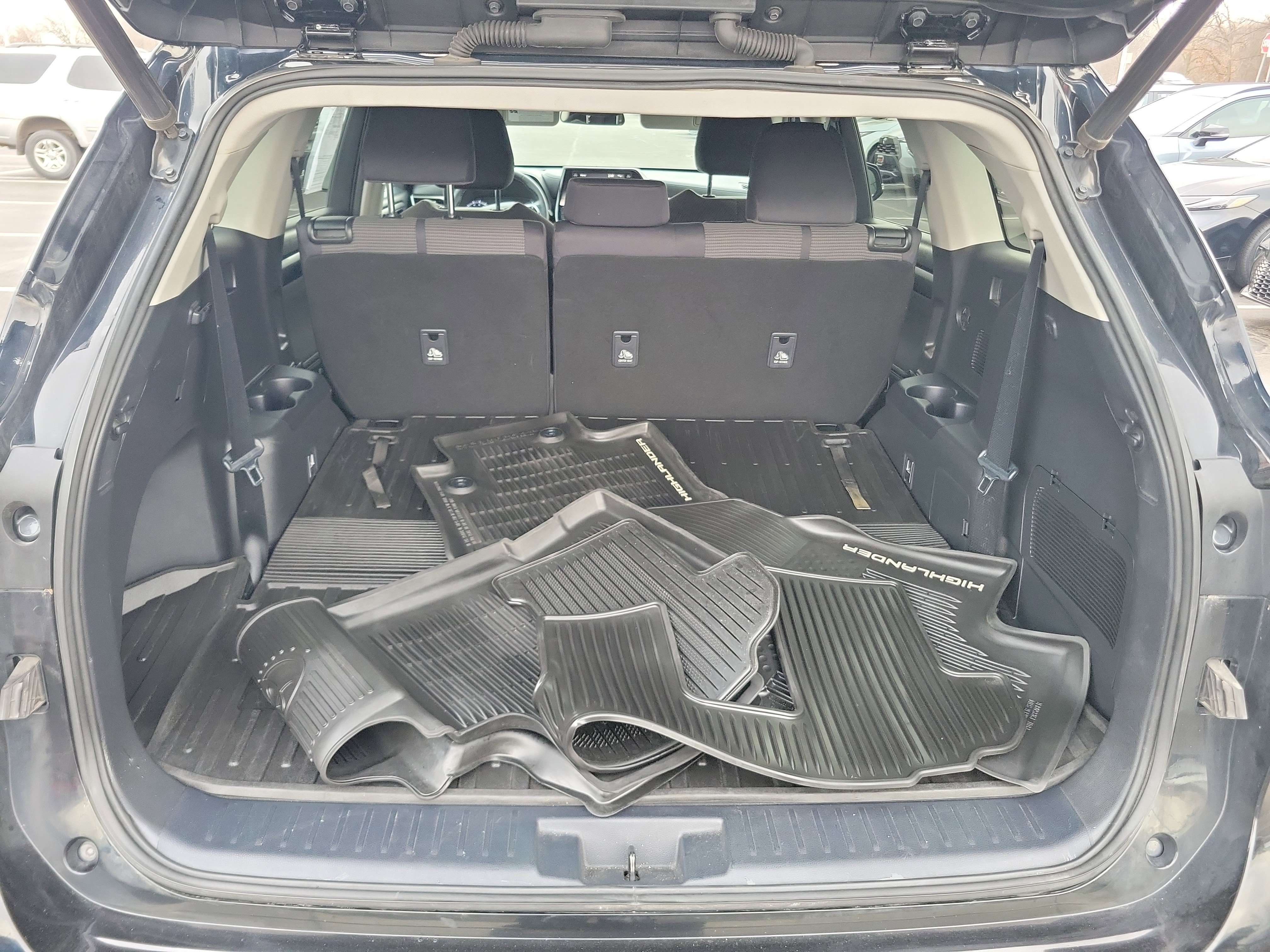 Certified 2020 Toyota Highlander LE image 10