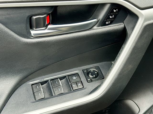 Used 2021 Toyota RAV4 Limited image 20