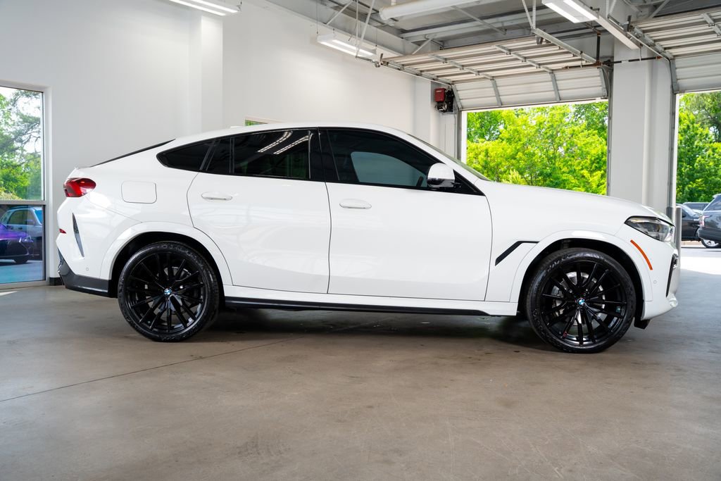 Used 2022 BMW X6 xDrive40i w/ M Sport Package AWD/4WD image 11