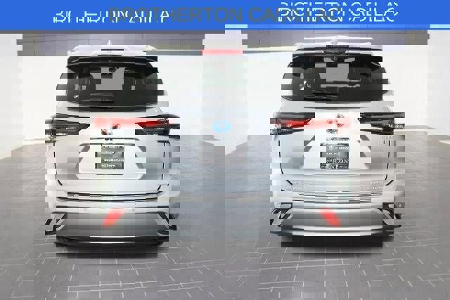 Used 2024 Toyota Highlander Platinum image 4