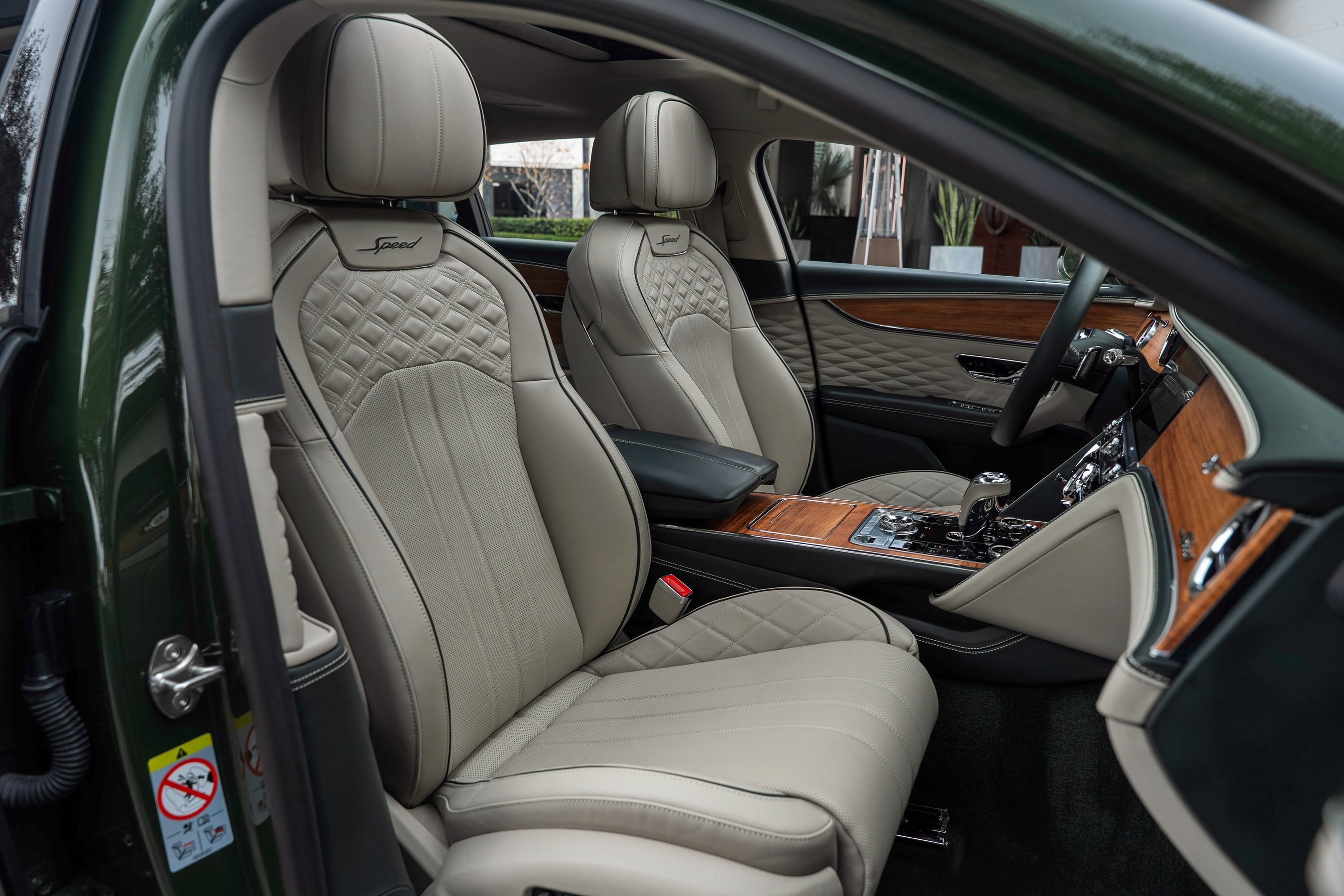 Used 2024 Bentley Flying Spur W12 image 59