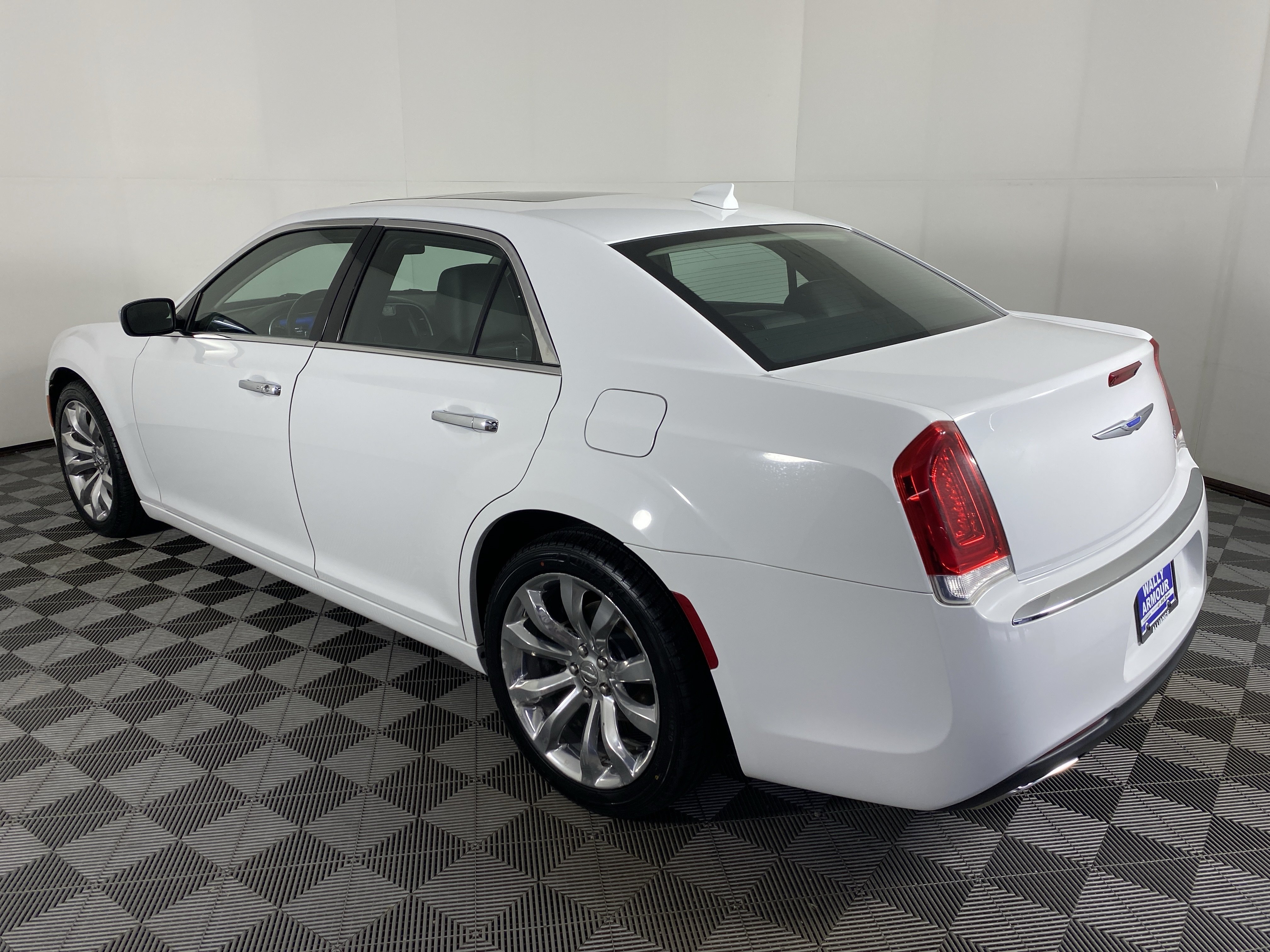 Used 2019 Chrysler 300 Limited RWD image 11