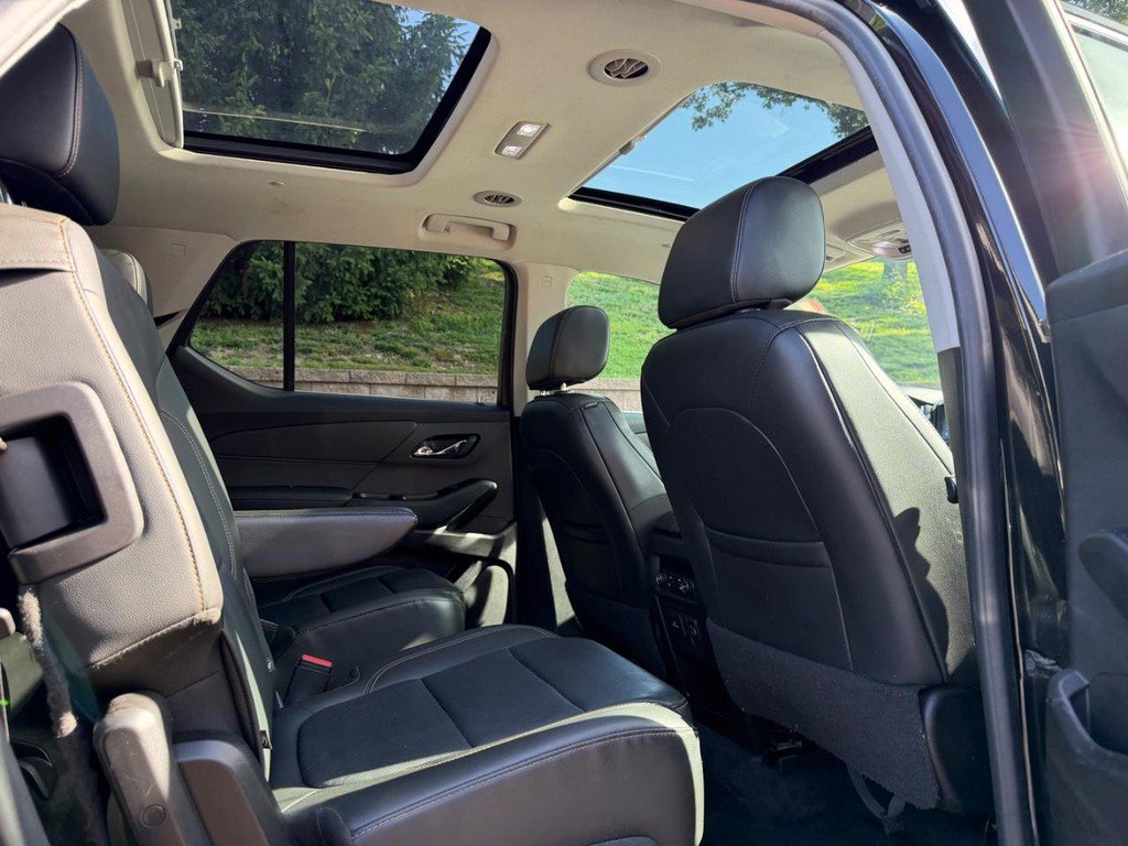 Used 2020 Chevrolet Traverse Premier w/ LPO, Blackout Package FWD image 10