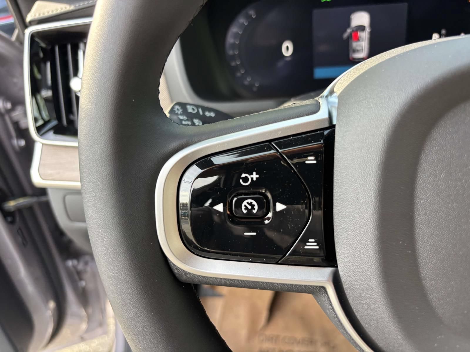 New 2026 Volvo XC90 B6 Plus w/ Protection Package Premier AWD/4WD image 18