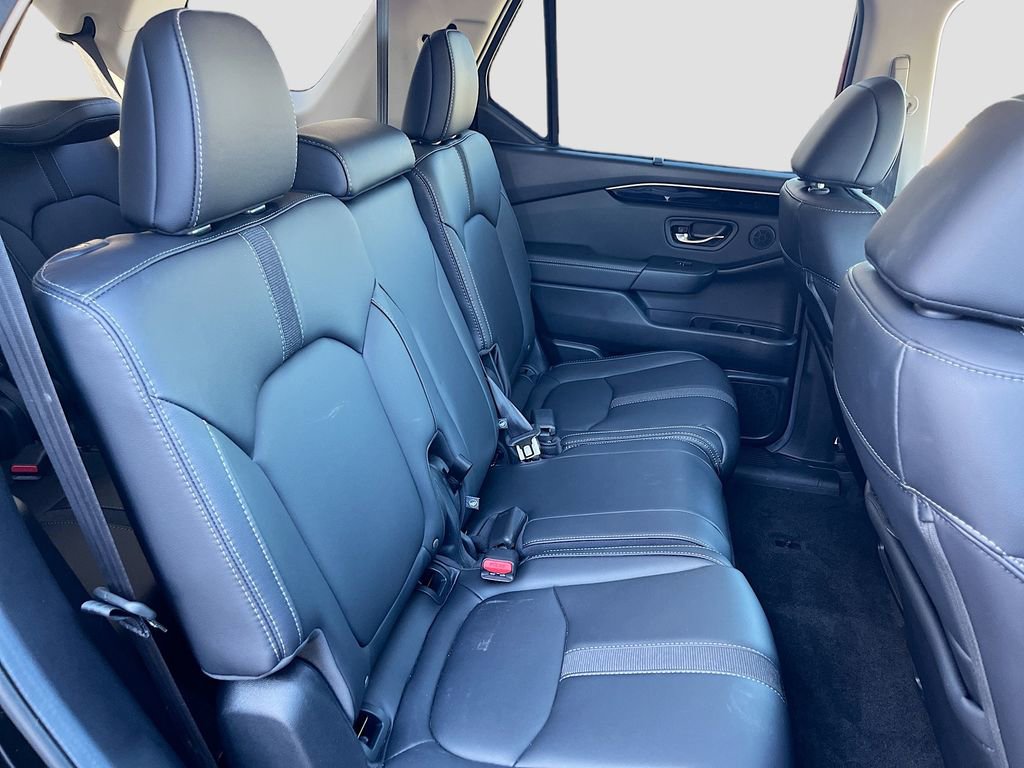 Used 2025 Honda Pilot EX-L image 28