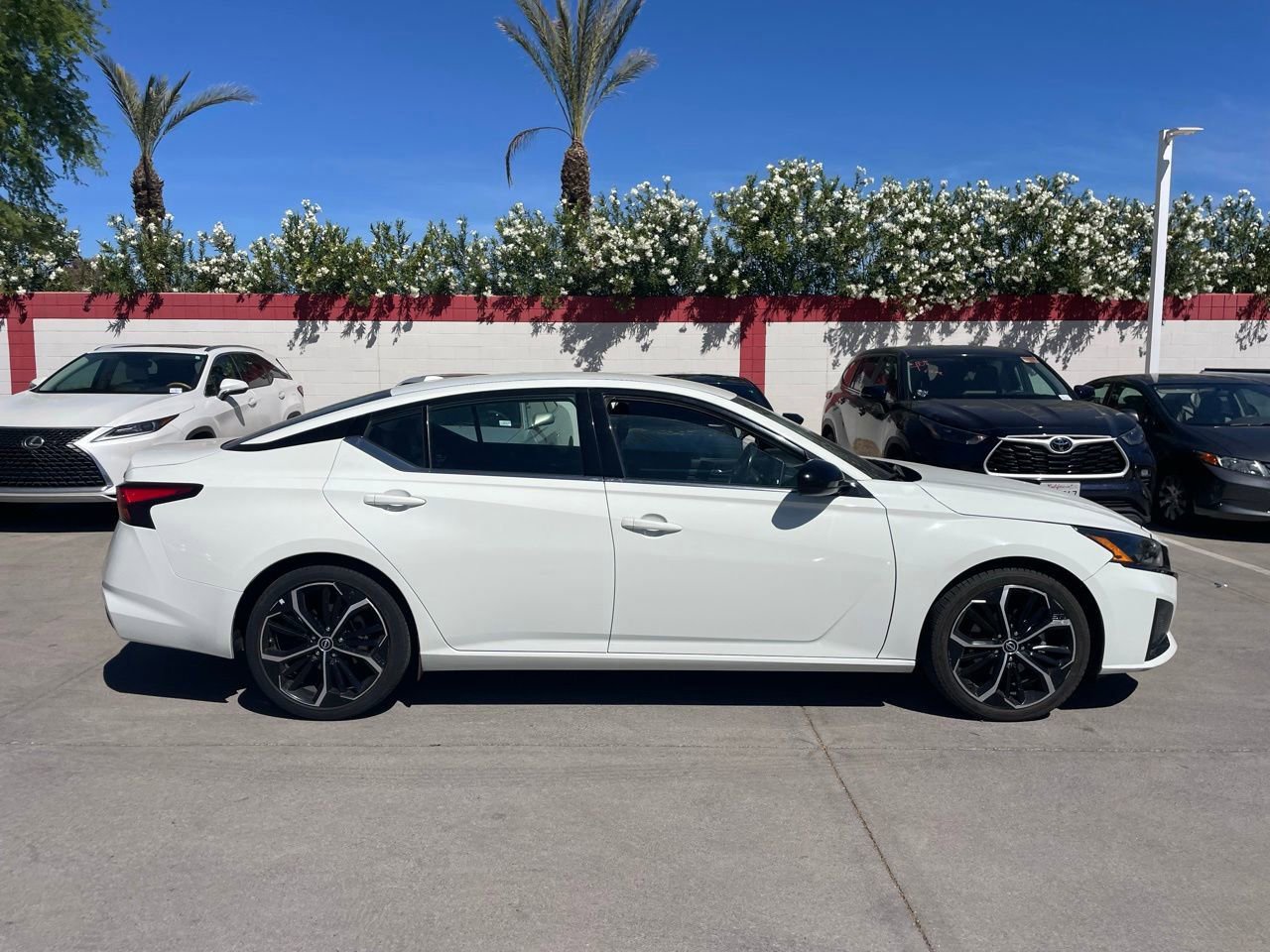 Used 2023 Nissan Altima 2.5 SR image 3