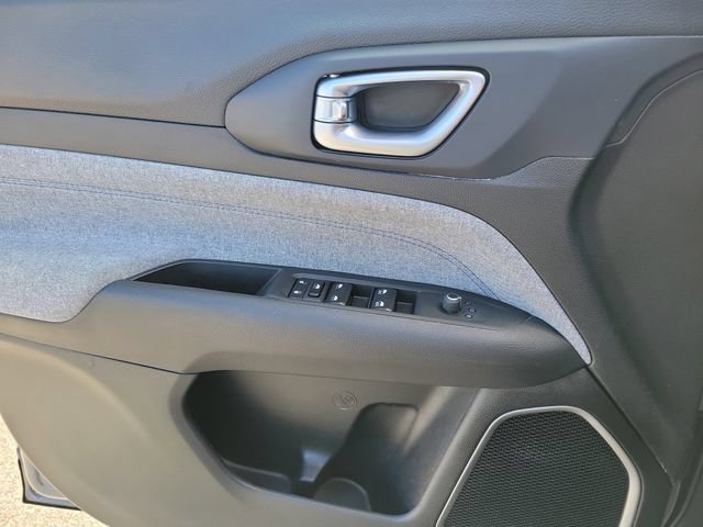 Used 2024 Jeep Compass Latitude AWD/4WD image 16