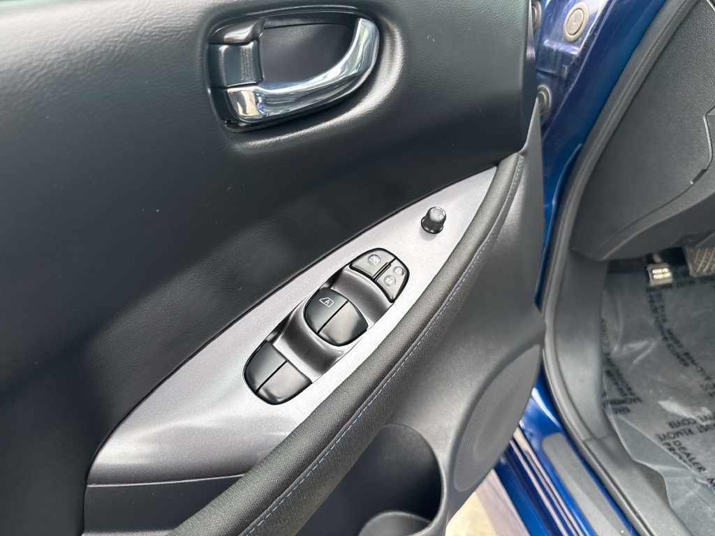 Used 2025 Nissan Leaf S FWD image 11