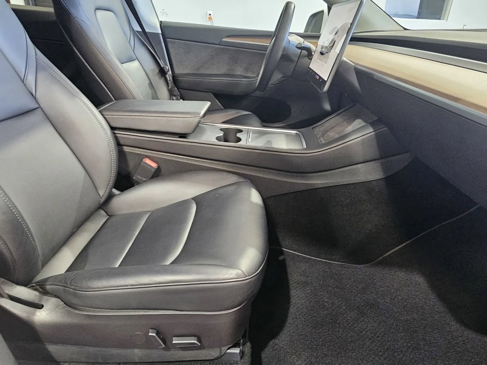 Used 2023 Tesla Model Y Long Range image 7