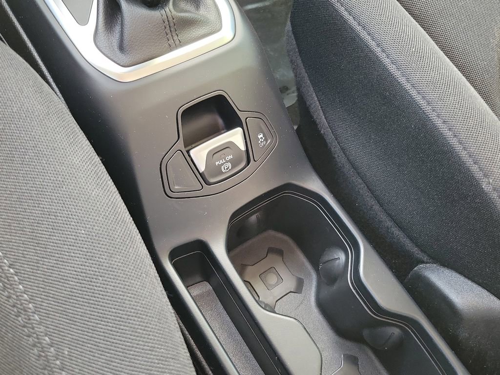 Used 2021 Jeep Renegade Latitude image 31