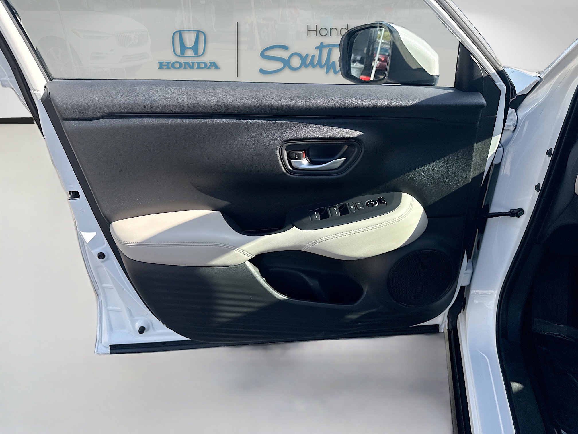 Certified 2025 Honda HR-V LX image 19