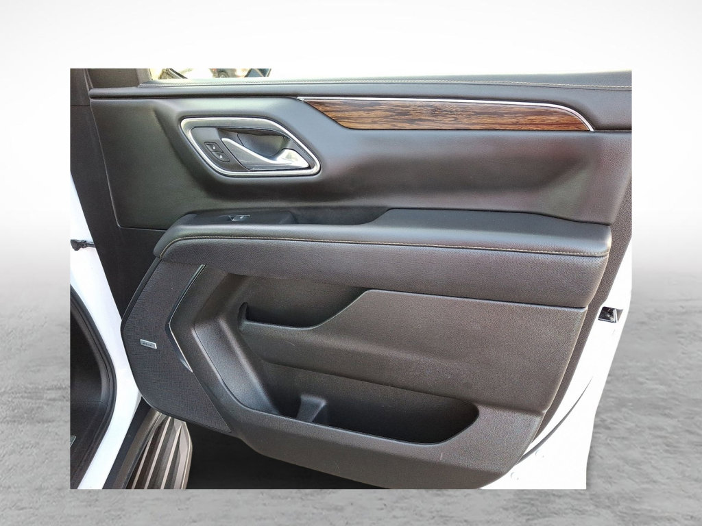 Used 2023 Chevrolet Suburban Premier image 10