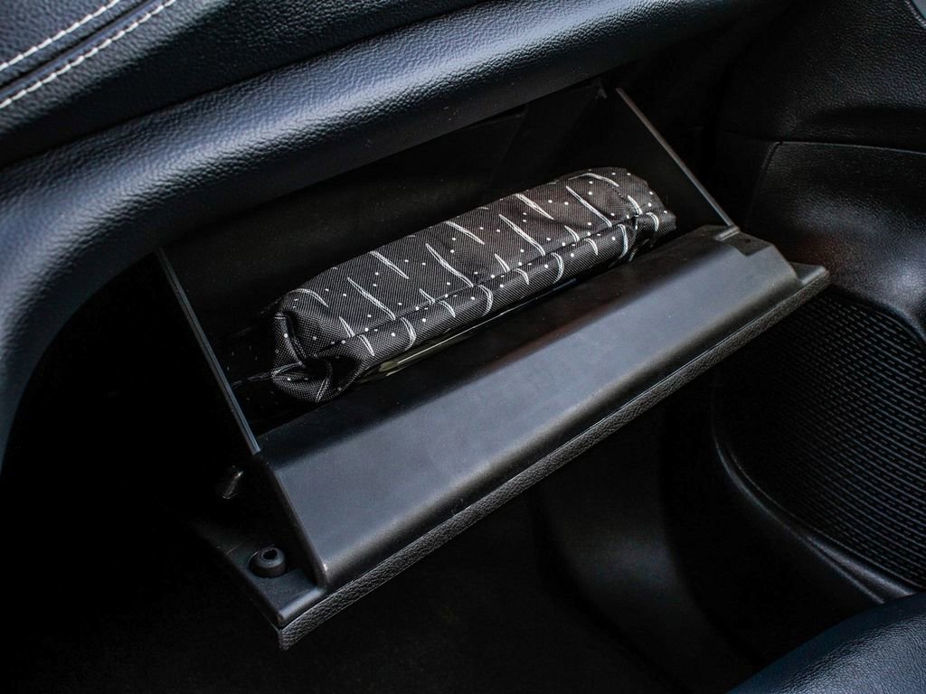 Used 2022 Chrysler Pacifica Touring-L w/ Uconnect Theater Family Group image 16