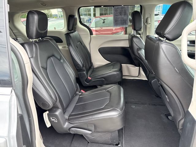 Used 2024 Chrysler Pacifica Touring-L FWD image 10