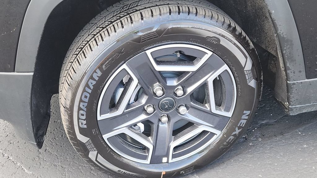 New 2026 Jeep Cherokee Laredo AWD/4WD image 4