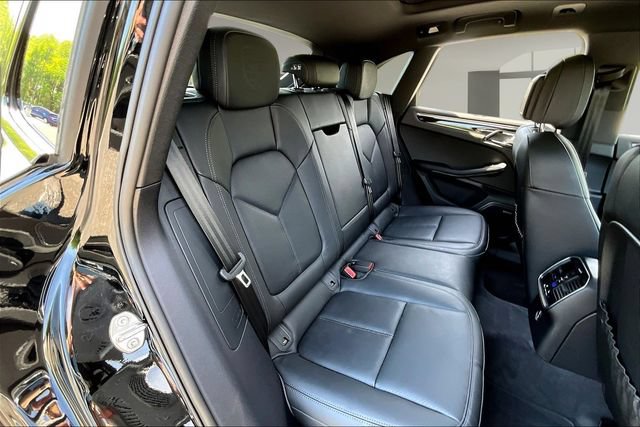 Used 2026 Porsche Macan AWD/4WD image 23