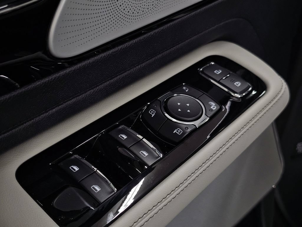 Used 2026 Lincoln Aviator Reserve AWD/4WD image 28