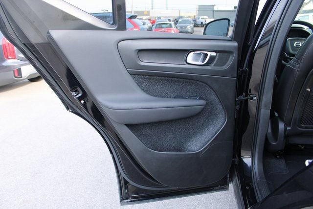 Used 2025 Volvo XC40 B5 Core image 32