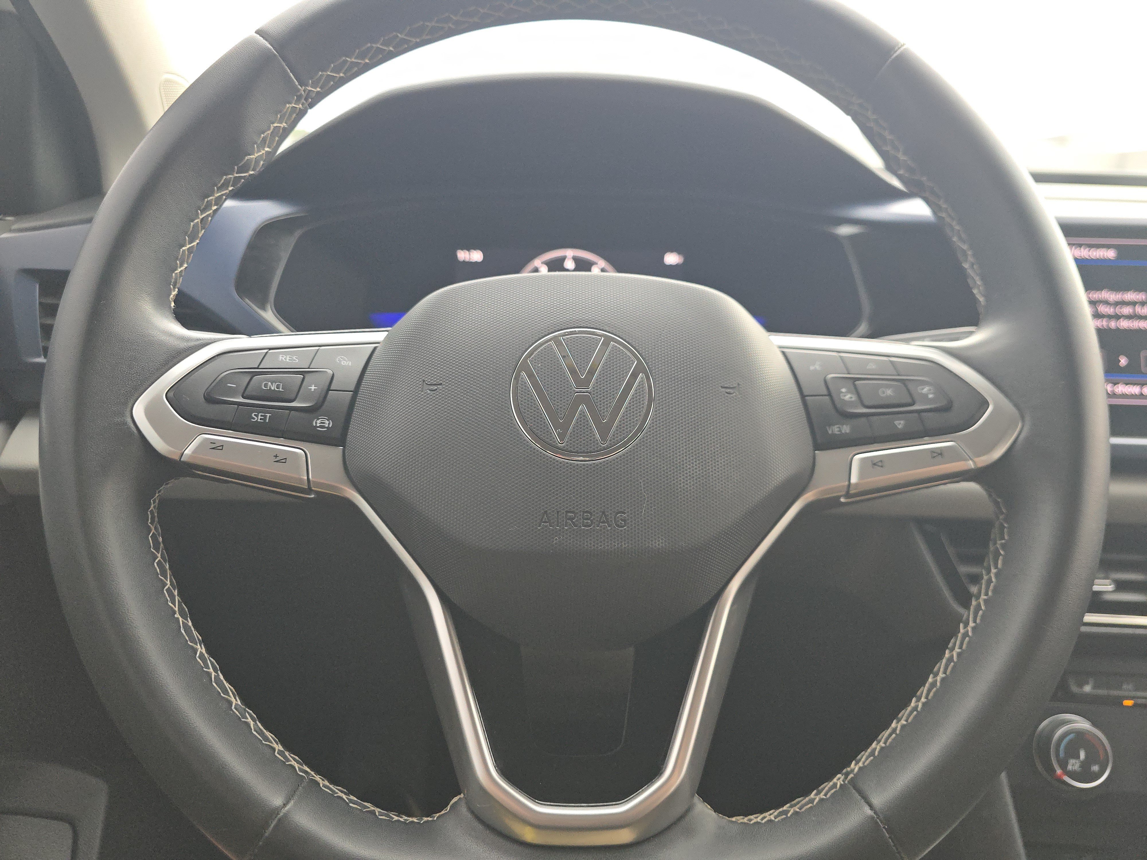 Used 2022 Volkswagen Taos SE FWD image 21