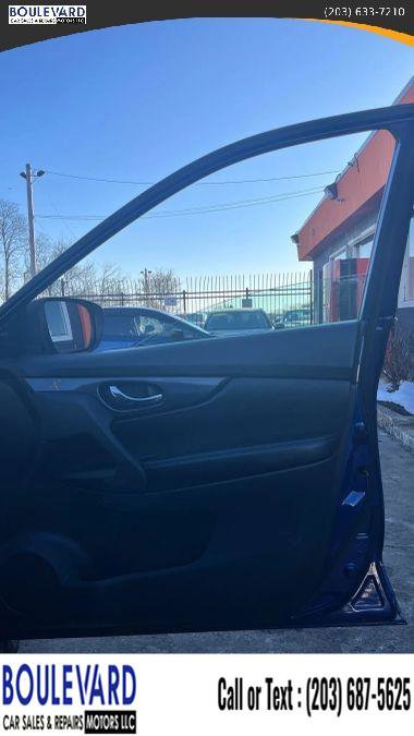 Used 2017 Nissan Rogue SV w/ SV Premium Package AWD/4WD image 20