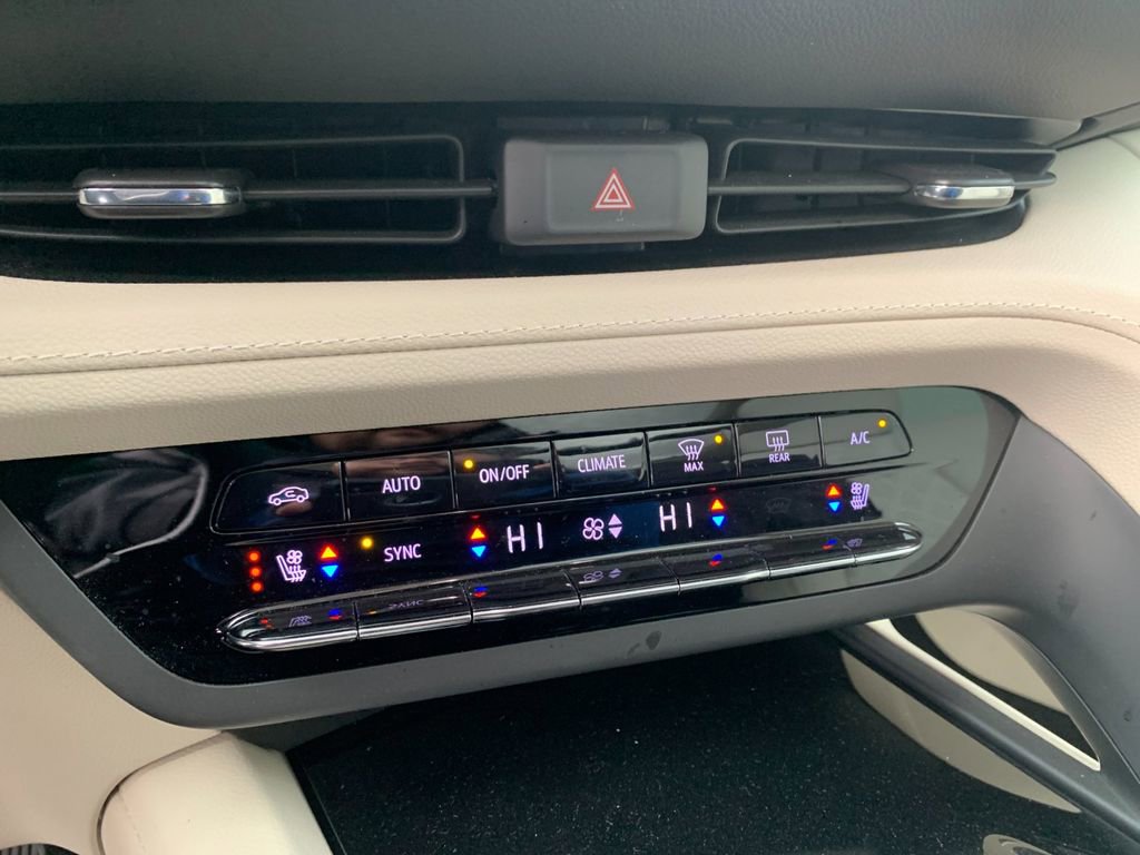 Used 2023 Buick Envision Avenir image 23