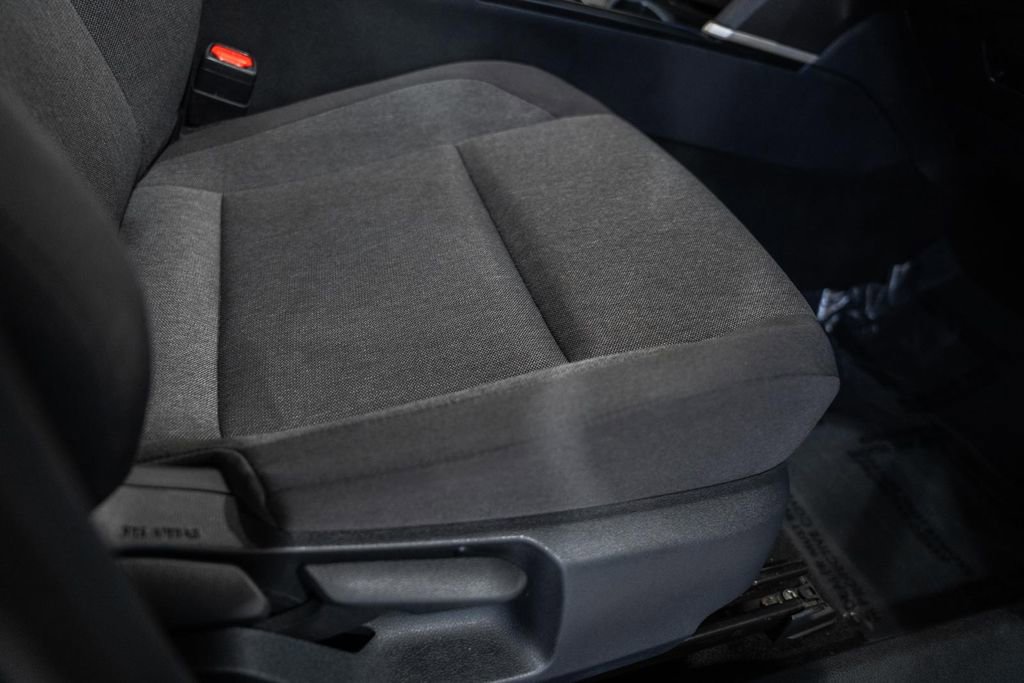 Used 2025 Toyota Camry LE image 33