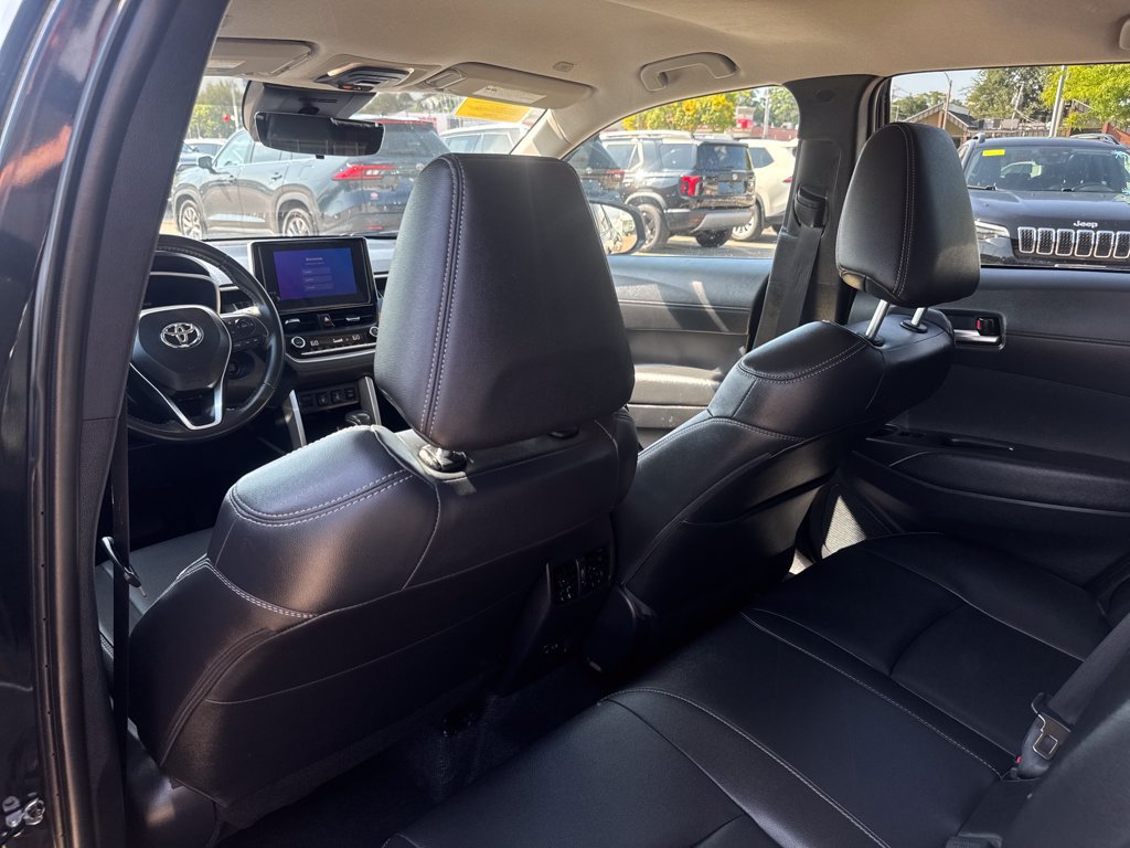 Used 2025 Toyota Corolla Cross XLE FWD image 34