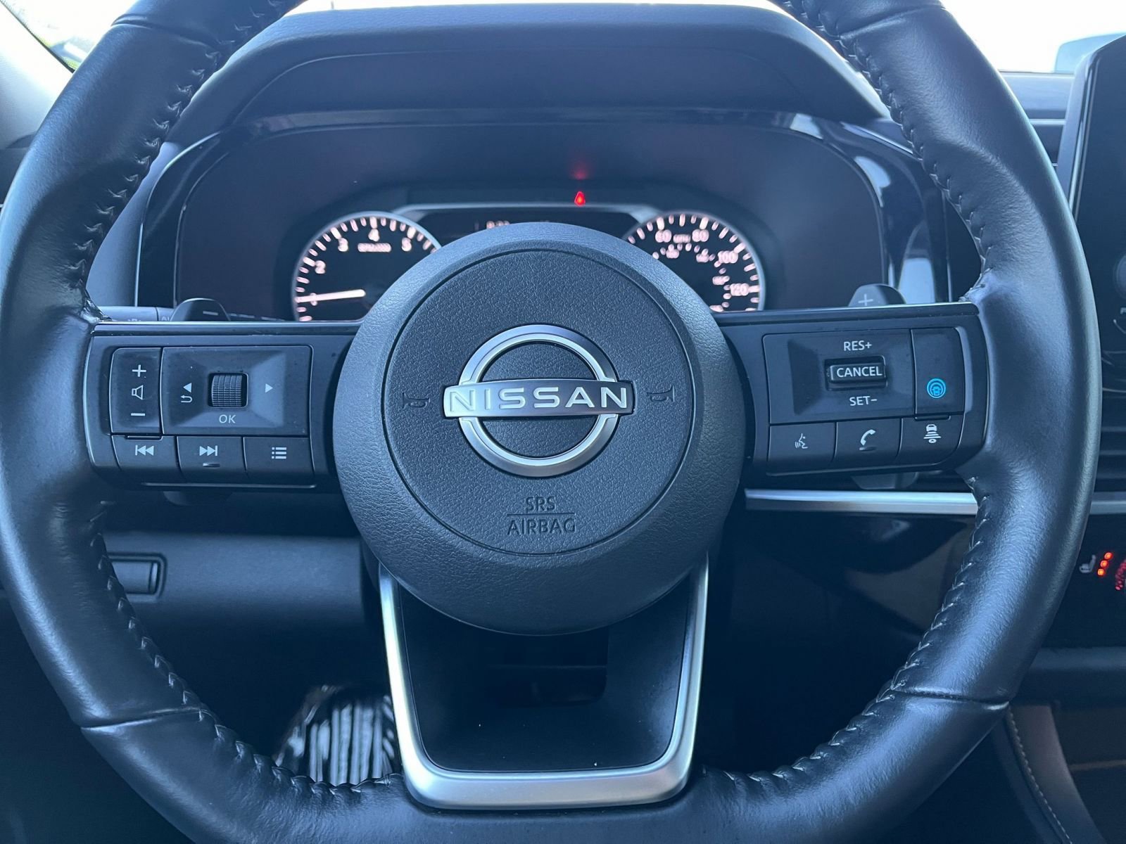 Used 2025 Nissan Pathfinder SV image 29