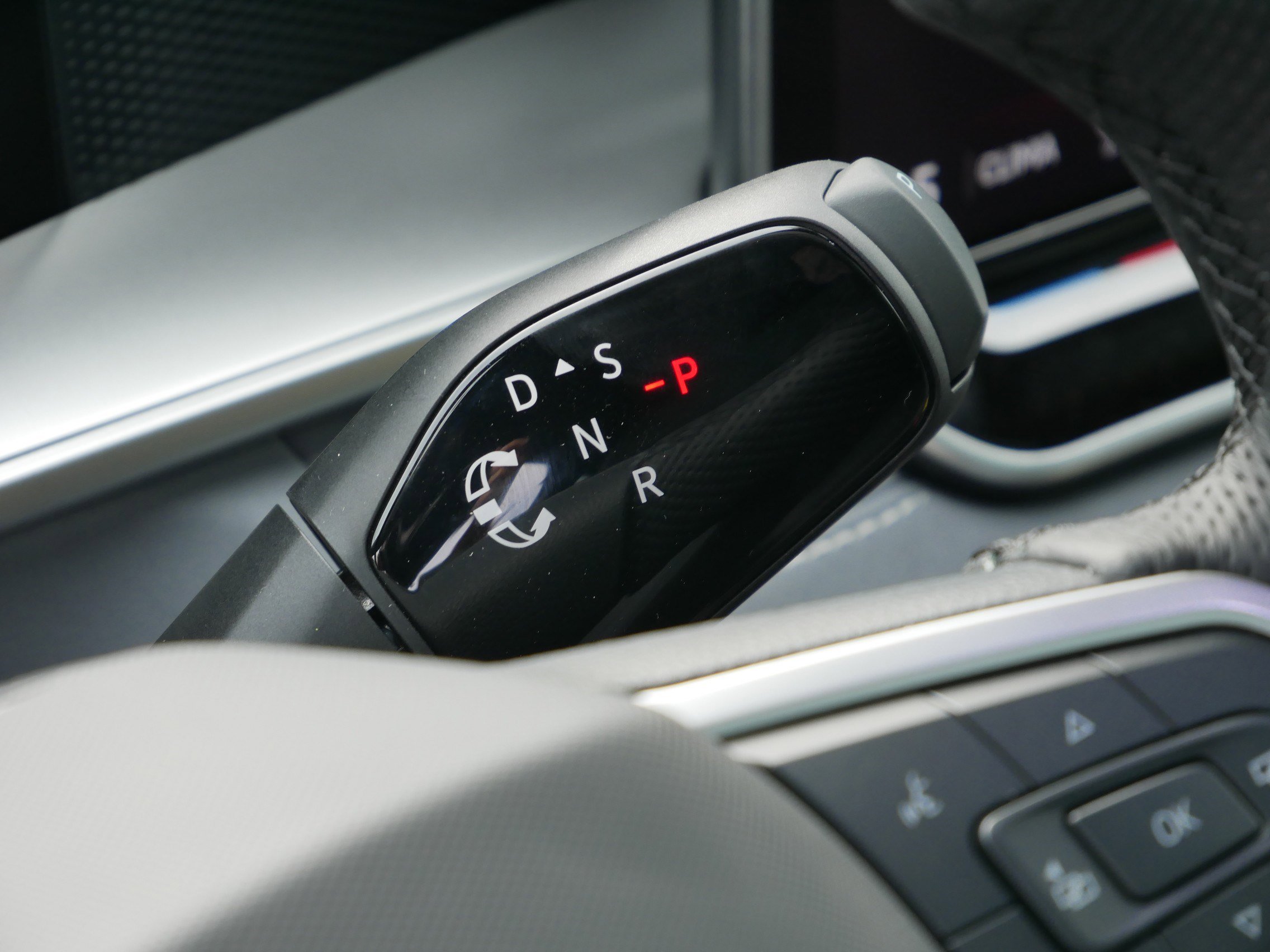 New 2025 Volkswagen Tiguan SE R-Line image 20