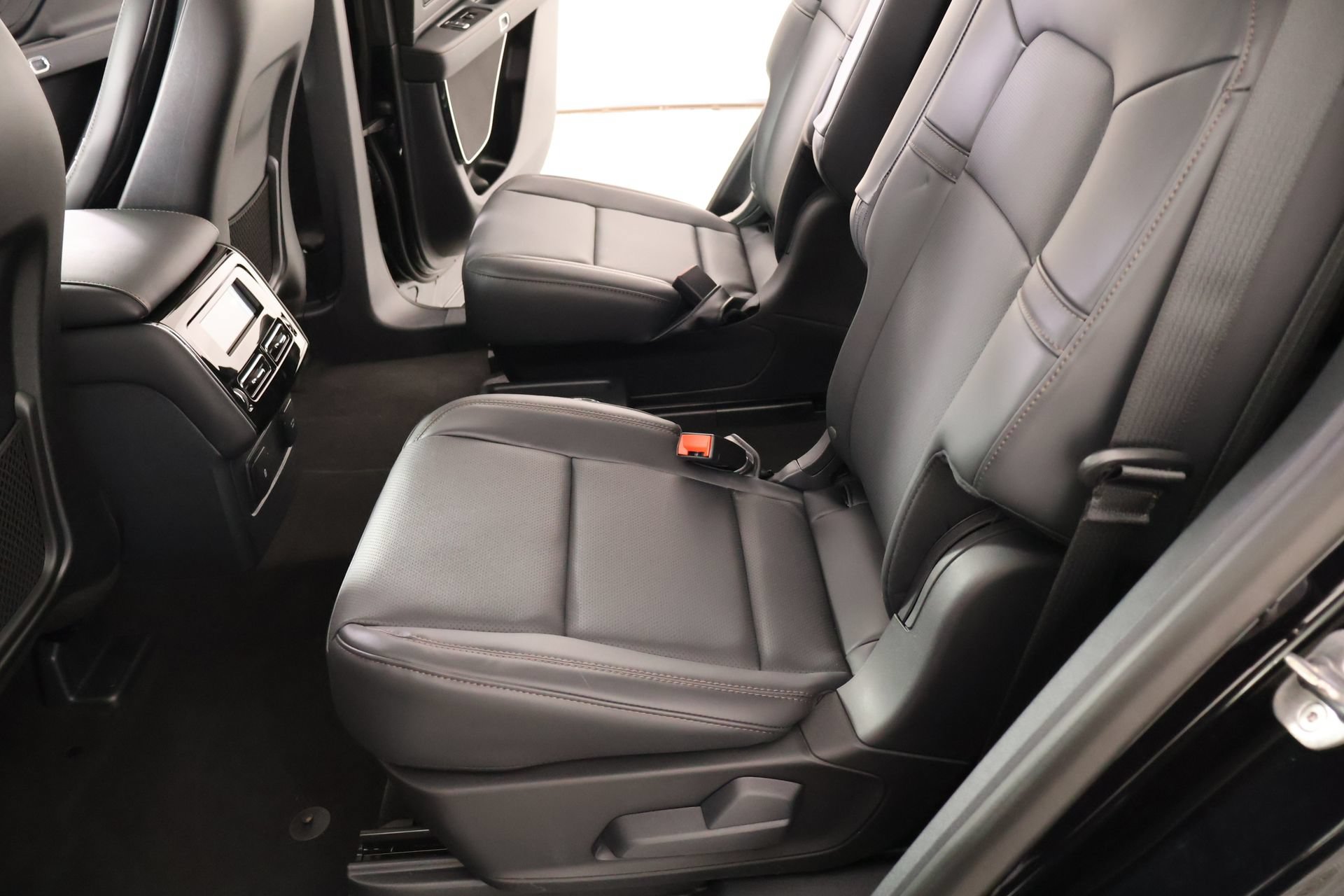 New 2026 Lincoln Aviator AWD image 12