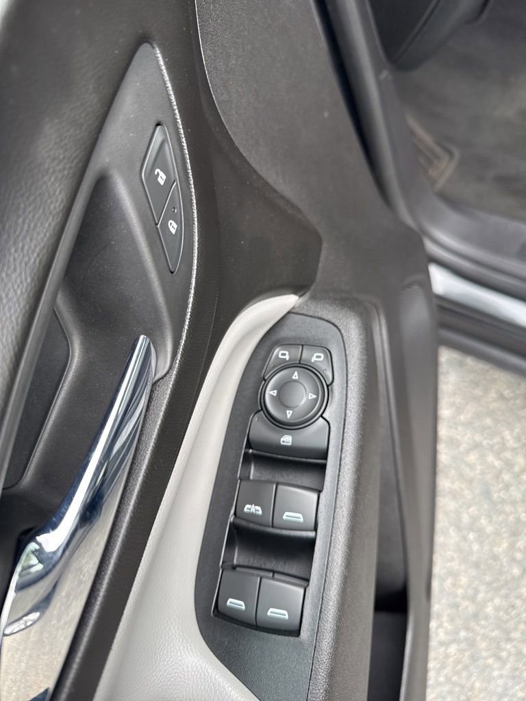 Used 2018 Chevrolet Equinox LS image 11