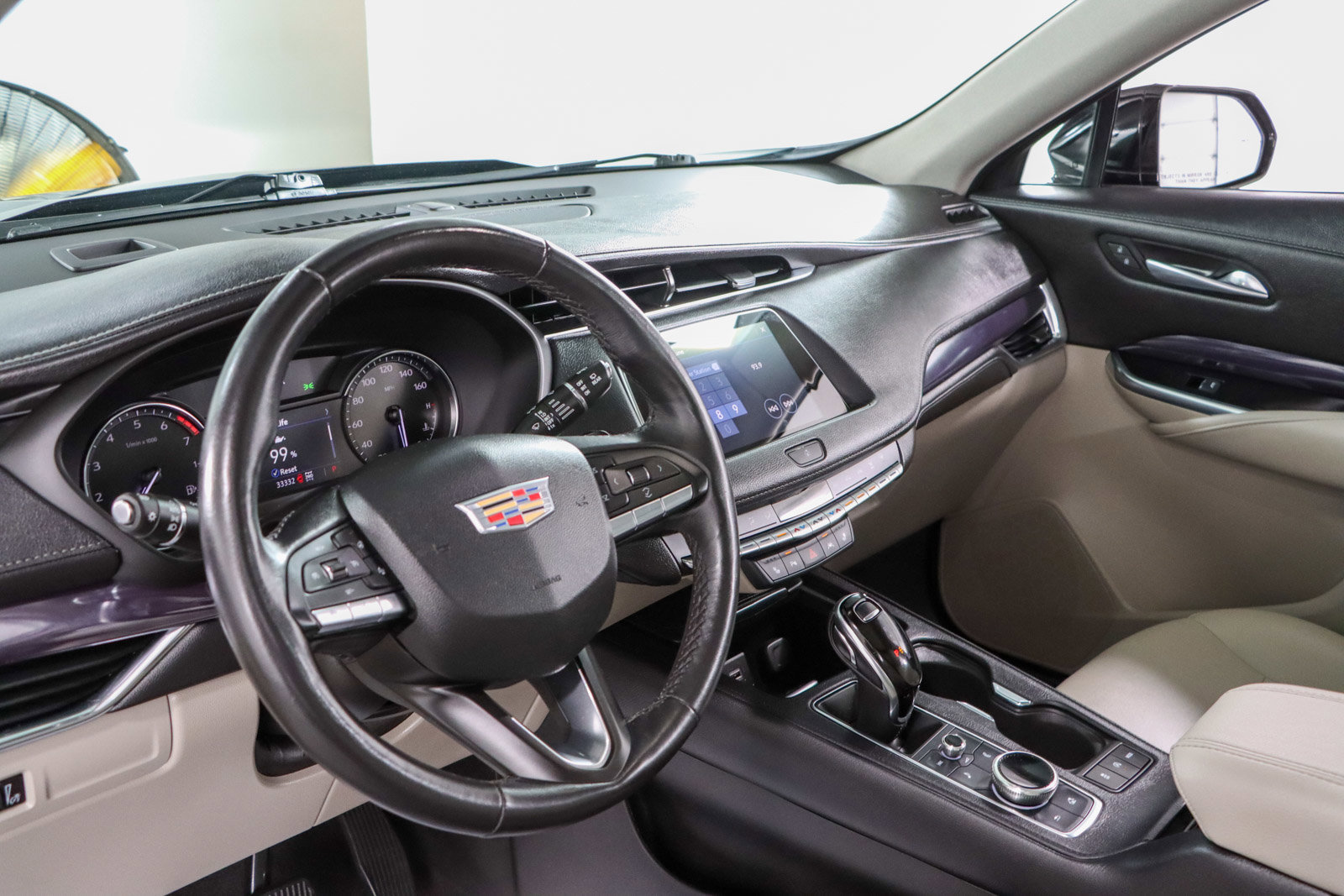 Used 2023 Cadillac XT4 Luxury w/ Cold Weather Package AWD/4WD image 23